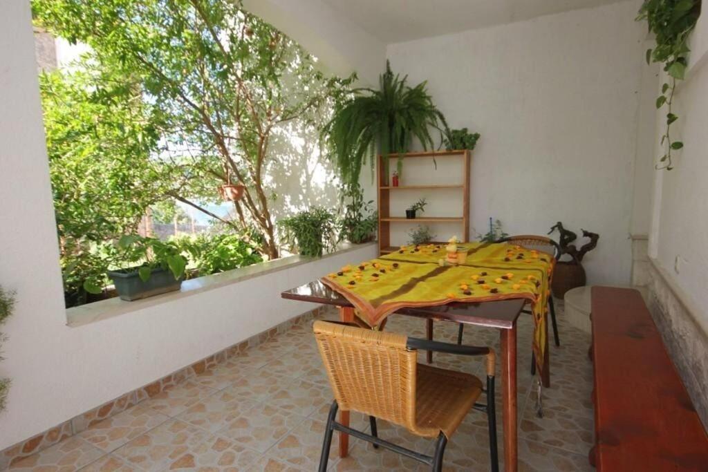 Apartments Zoki - Great Location Close To The Sea Vis Exterior photo