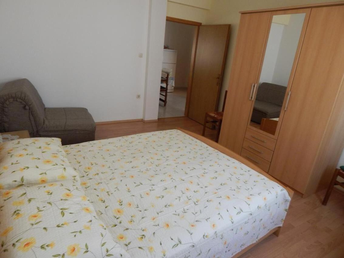 Apartments Zoki - Great Location Close To The Sea Vis Exterior photo