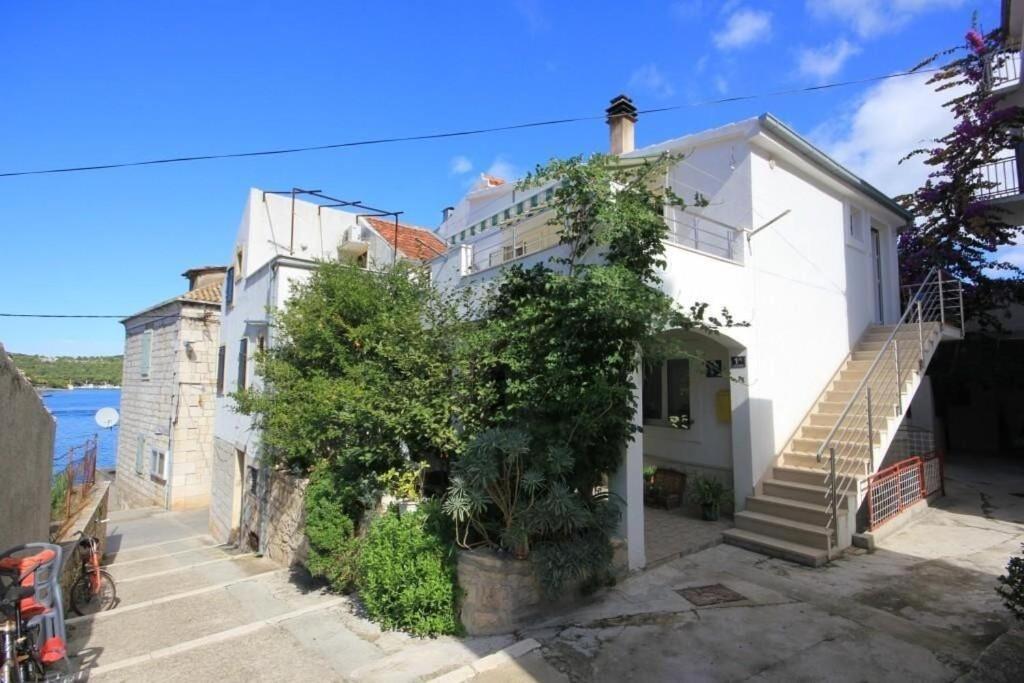 Apartments Zoki - Great Location Close To The Sea Vis Exterior photo