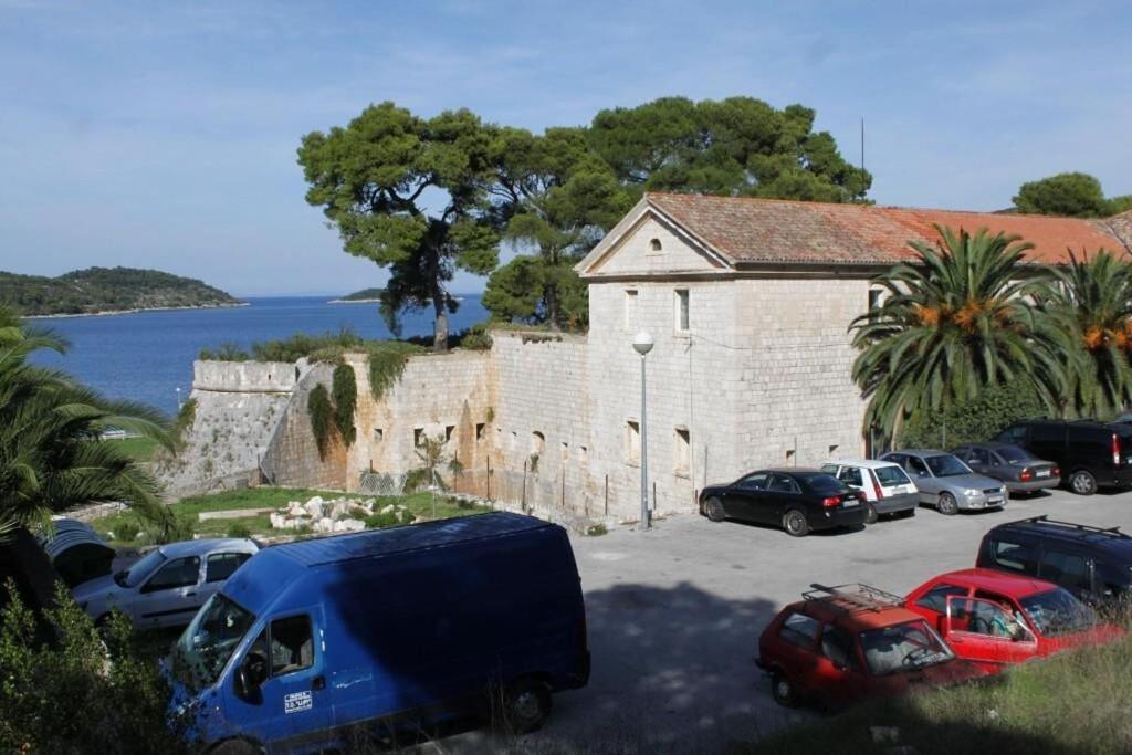 Apartments Zoki - Great Location Close To The Sea Vis Exterior photo